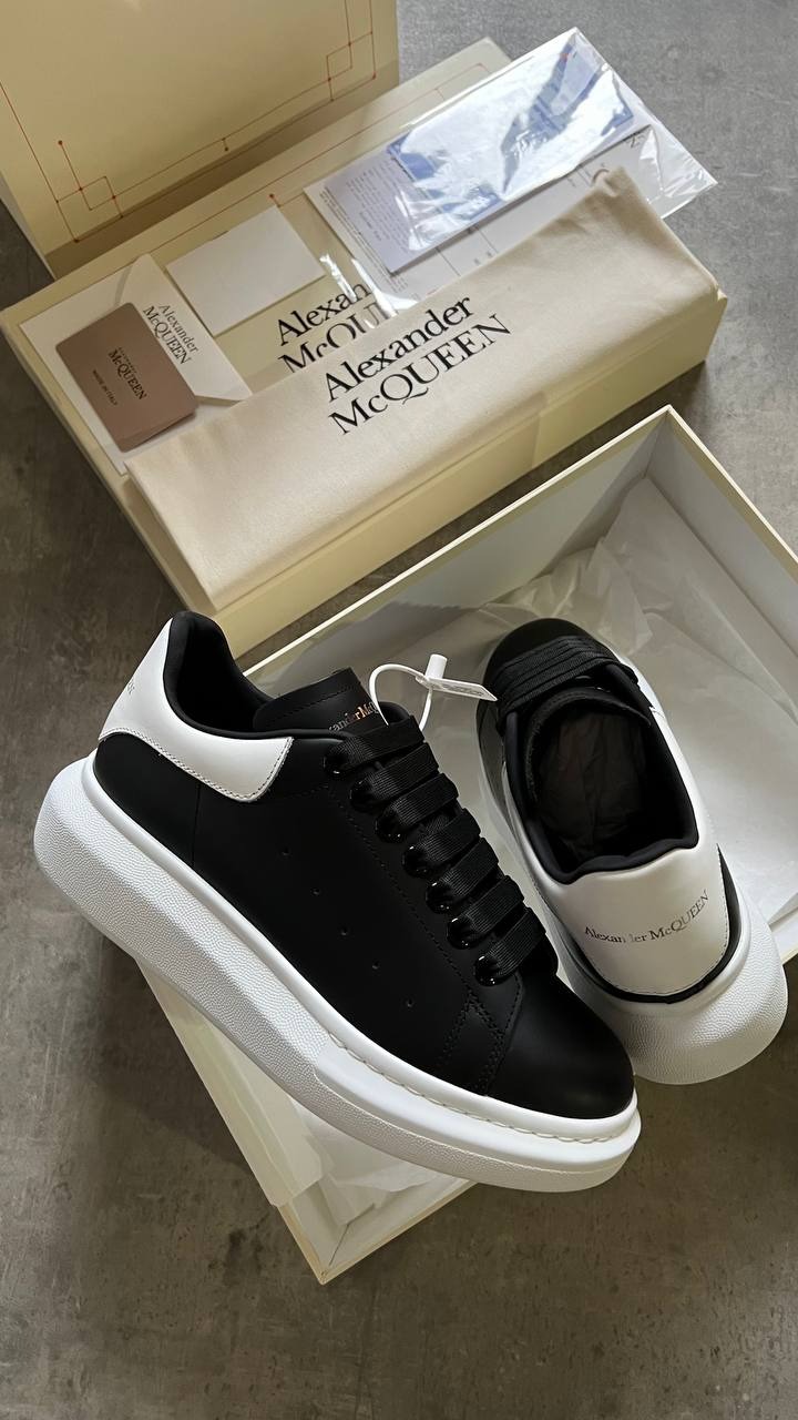 ALEXANDER MCQUEEN BLACK WHİTE
