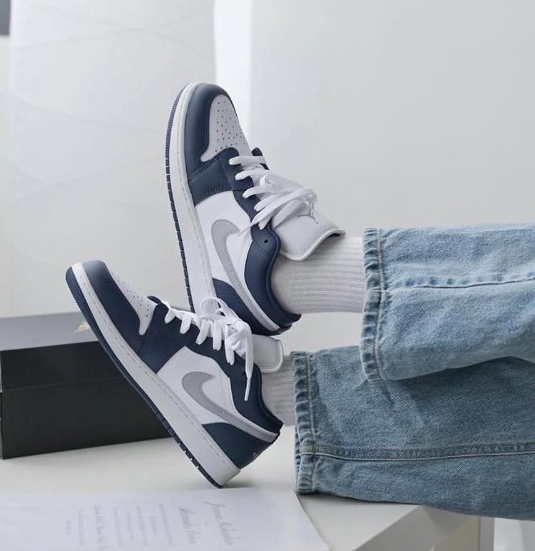 NİKE AİR JORDAN 1 LOW WHİTE NAVY