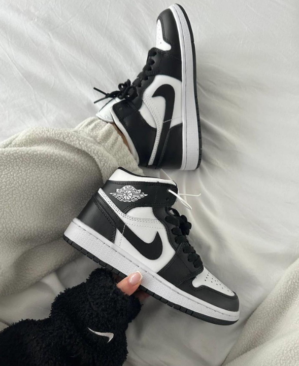 NİKE AİR JORDAN 1 MİD BLACK WHİTE