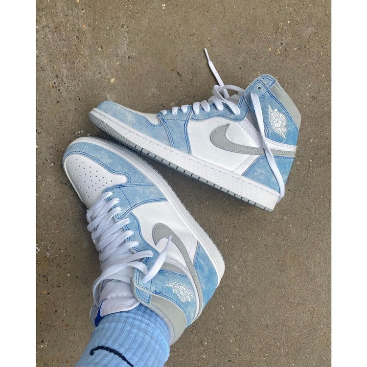 NİKE AİR JORDAN 1 HYPER ROYAL
