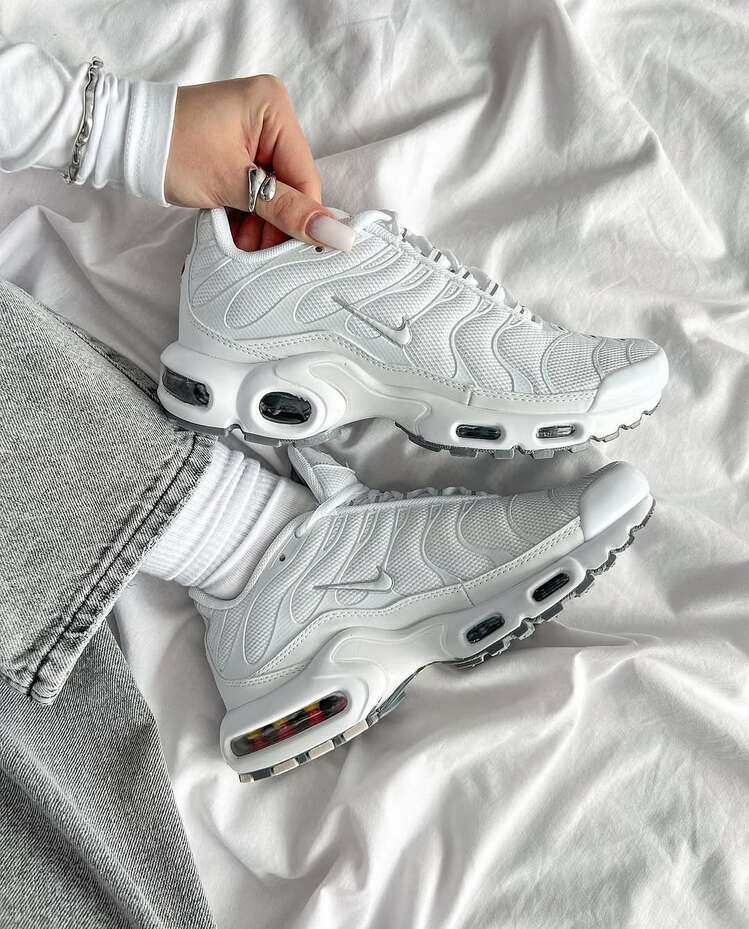 NİKE AİR MAX TN PLUS TRİPLE WHİTE