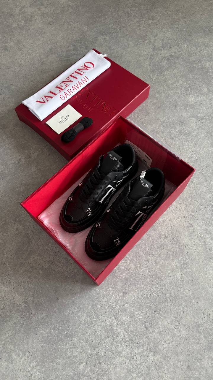 VALENTİNO GARAVANİ VL7N BLACK