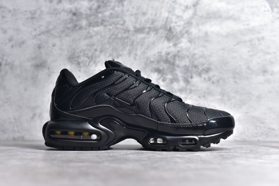 NİKE AİR MAX TN PLUS TRİPLE BLACK