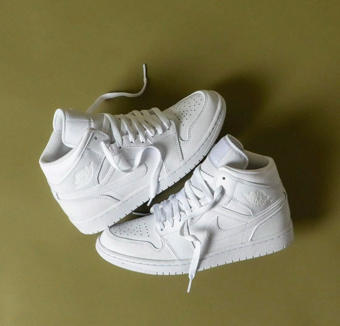 NİKE AİR JORDAN 1 MİD TRİPLE WHİTE