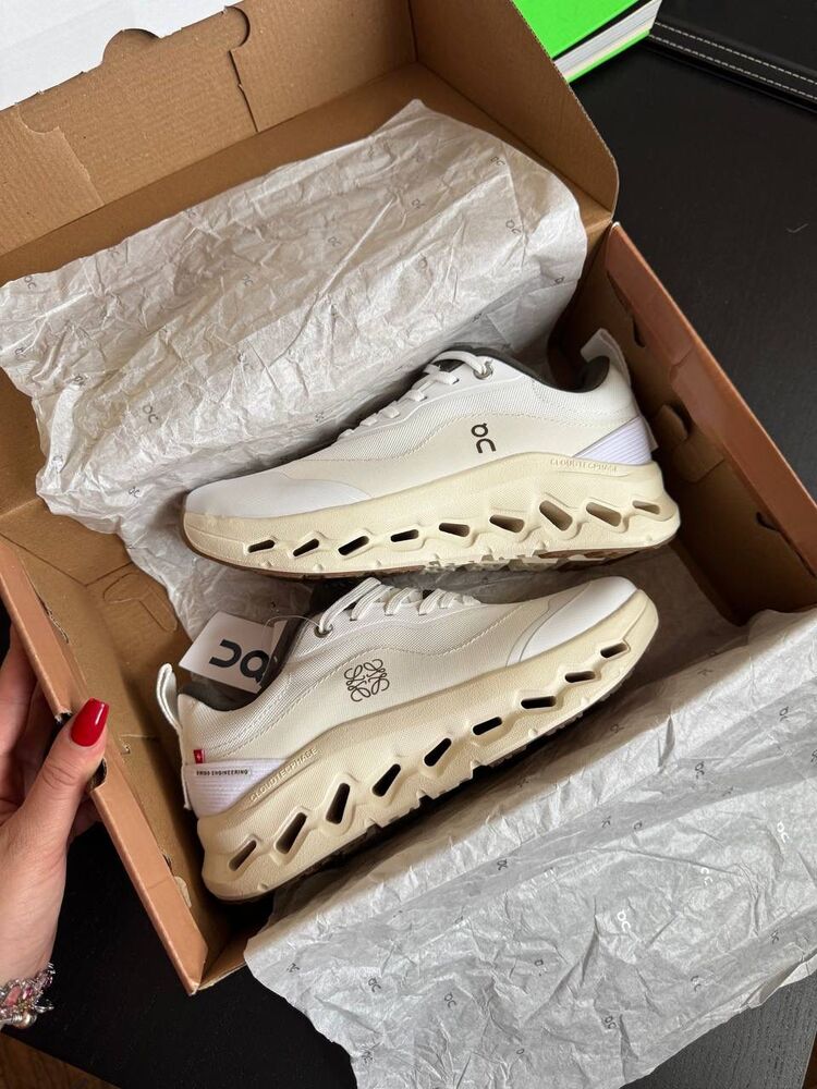 ON RUNNİNG LOEWE WHİTE KHAKİ