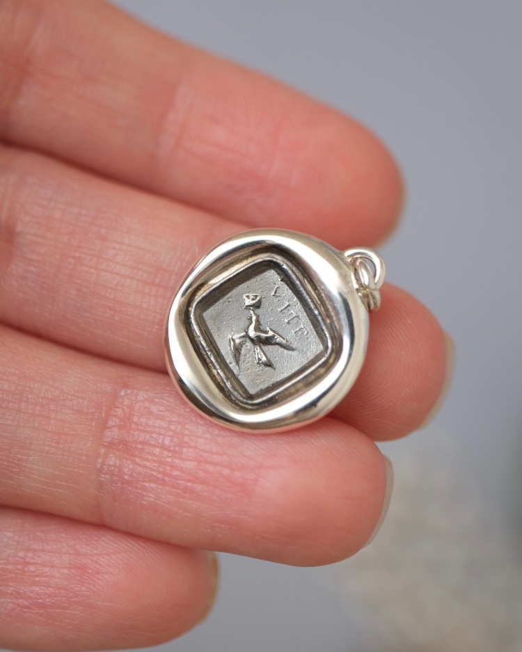 Victorian Fob Mühürden Mektup Taşıyan Güvercin Motifli Gümüş Kolye