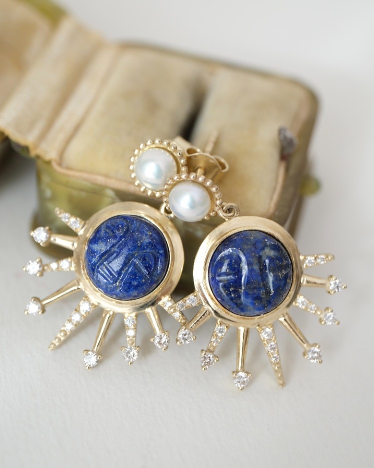 8 Ayar Altın Ay Yüzlü Lapis Lazuli, Pırlanta ve İnci Detaylı Küpe - Luna Kiss Koleksiyonu