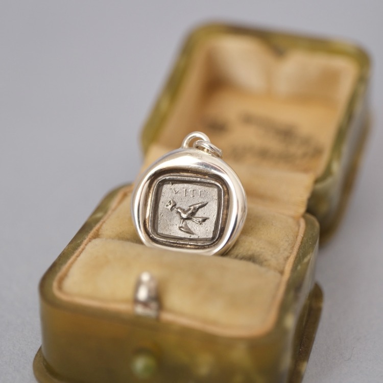 Victorian Fob Mühürden Mektup Taşıyan Güvercin Motifli Gümüş Kolye