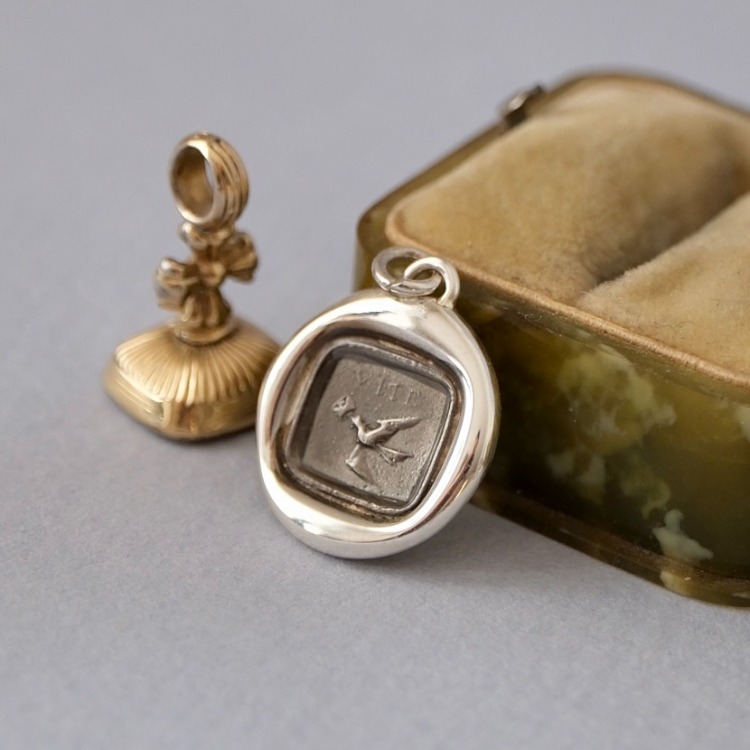 Victorian Fob Mühürden Mektup Taşıyan Güvercin Motifli Gümüş Kolye