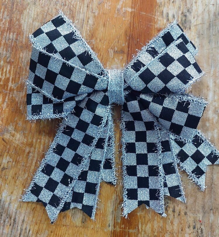Damali Fiyonk 15 cm Gümüş siyah