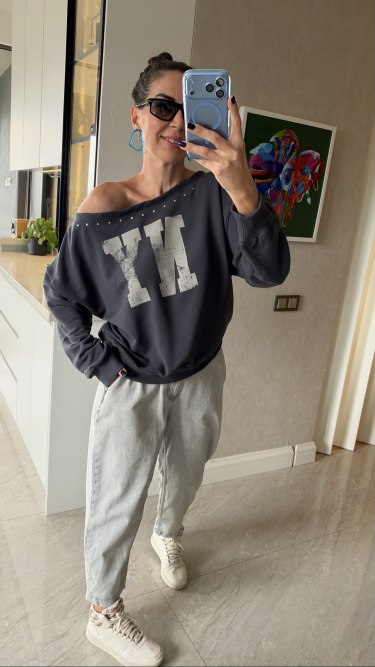 Sweatshirt