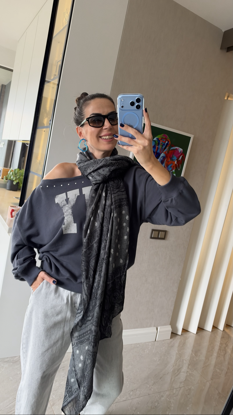 Sweatshirt