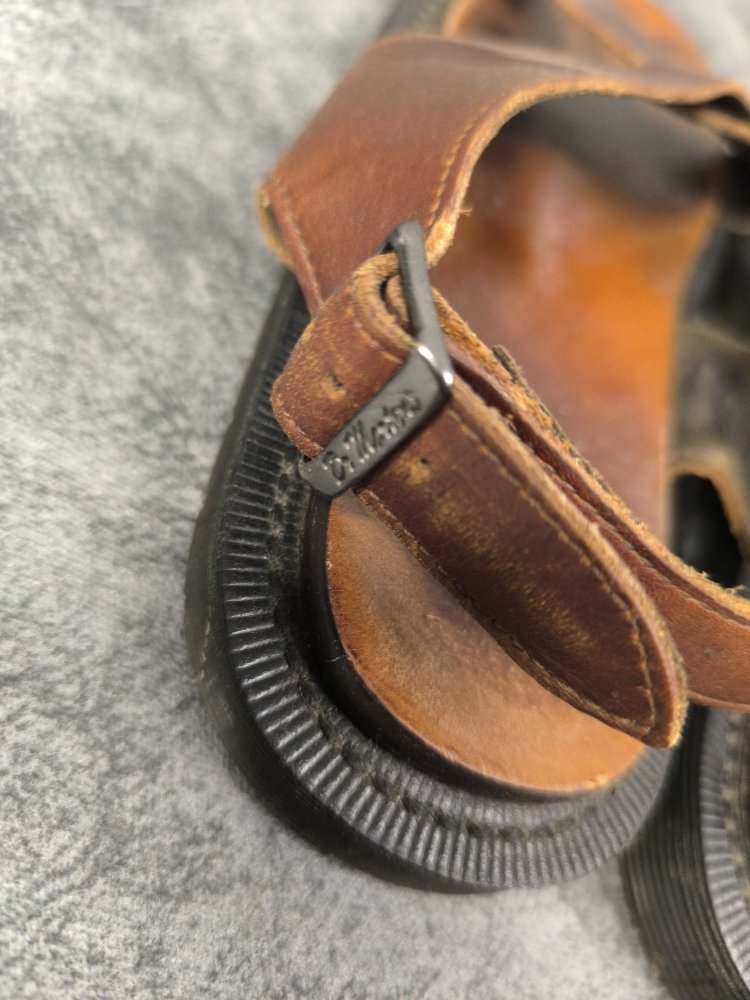 DR MARTENS