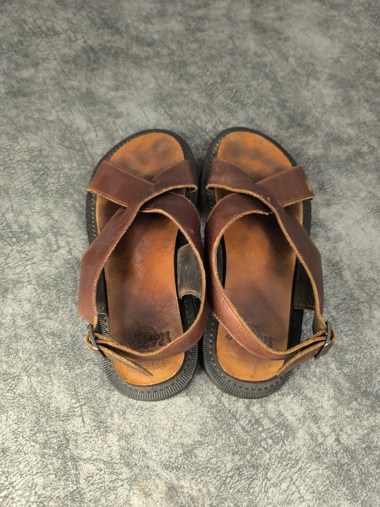 DR MARTENS
