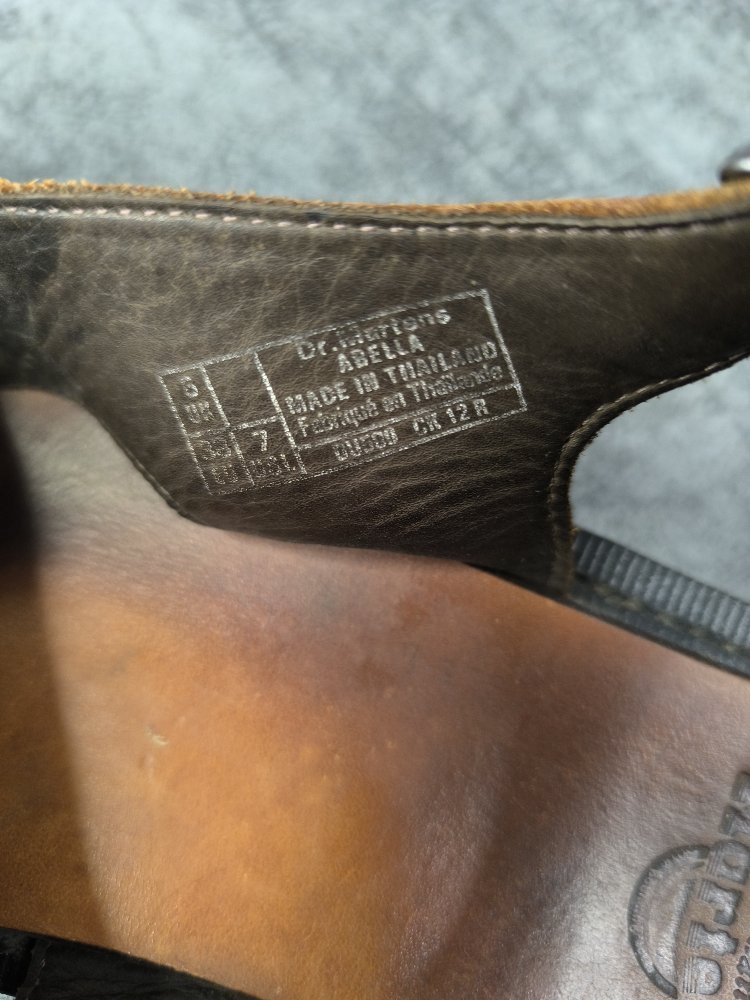 DR MARTENS