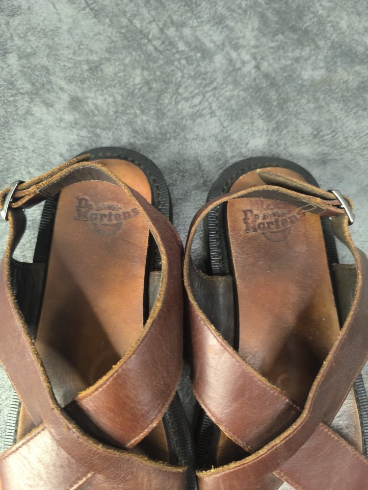 DR MARTENS