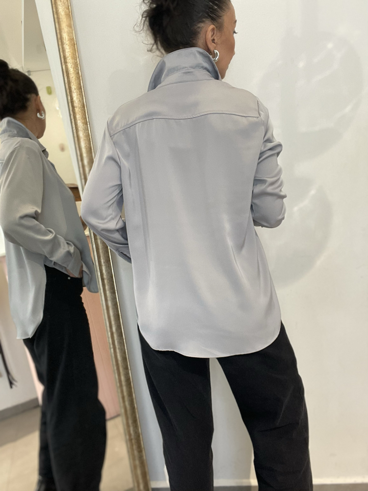 Kadın, Yandan Yırtmaçlı, Gri Saten Gömlek