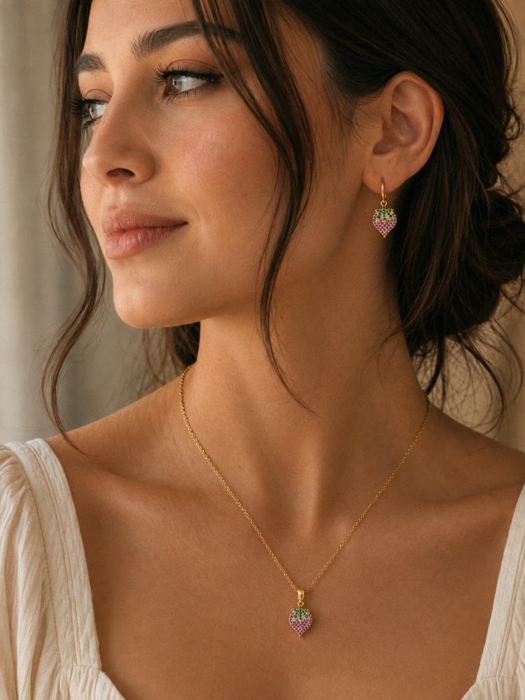 LOUFREN — Çilek Figürlü Kolye & Küpe Seti