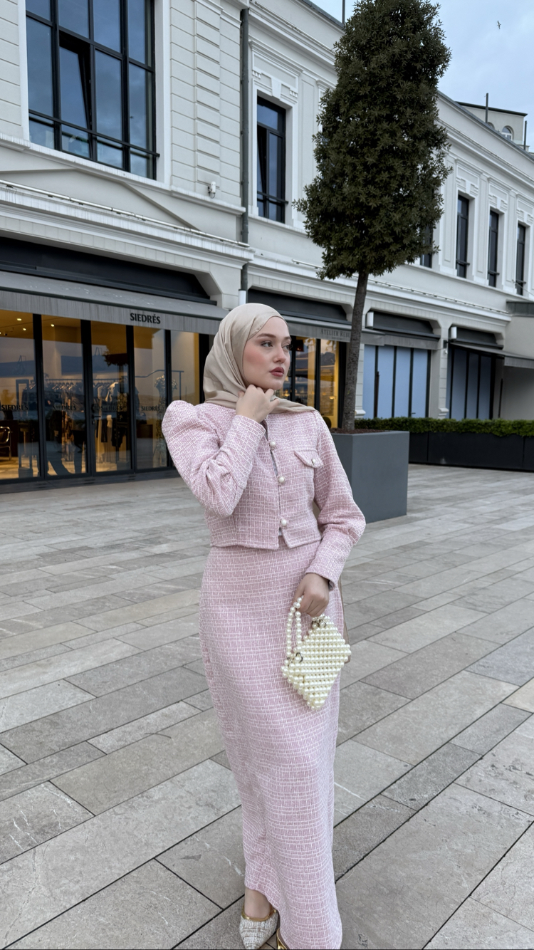 Pembe Chanel Takım