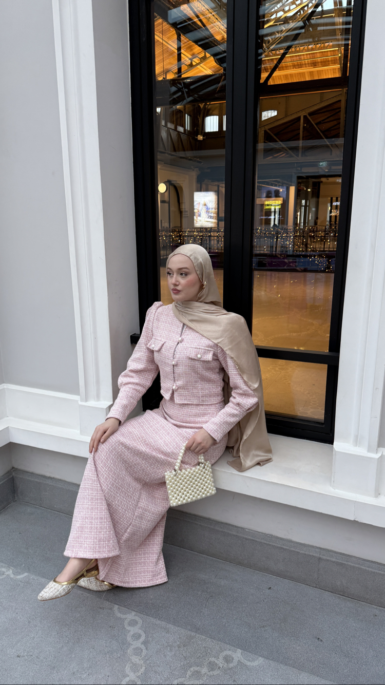 Pembe Chanel Takım