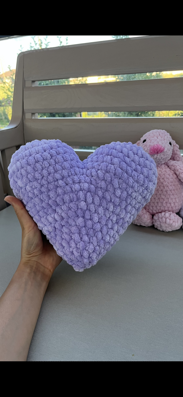 Amigurumi lila kalpli yastık