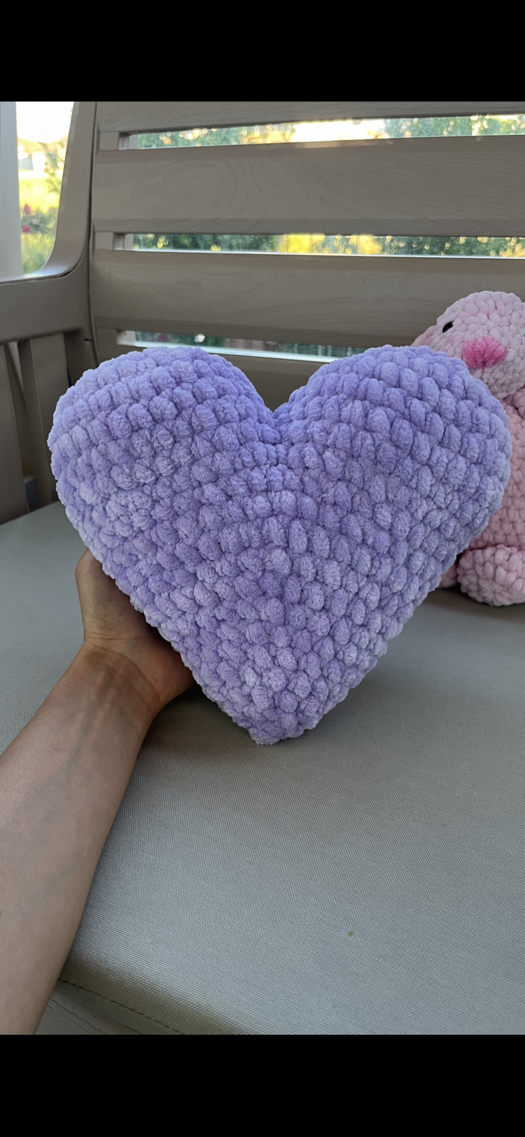 Amigurumi lila kalpli yastık