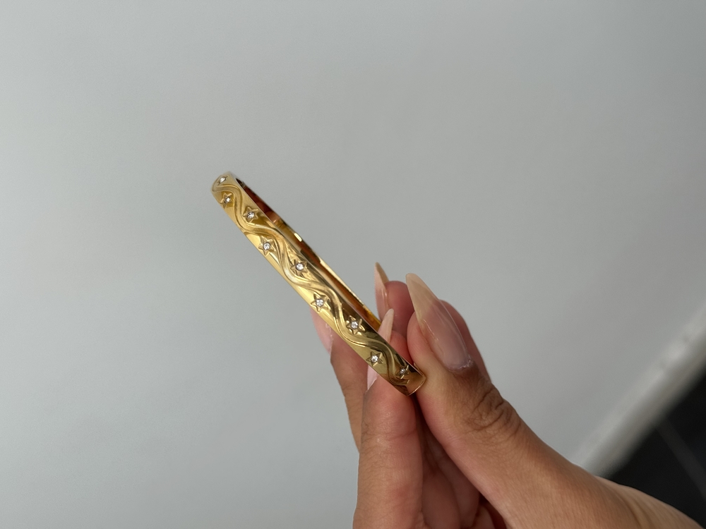Çelik İşlemeli Yıldızlar Kelepçe | Gold