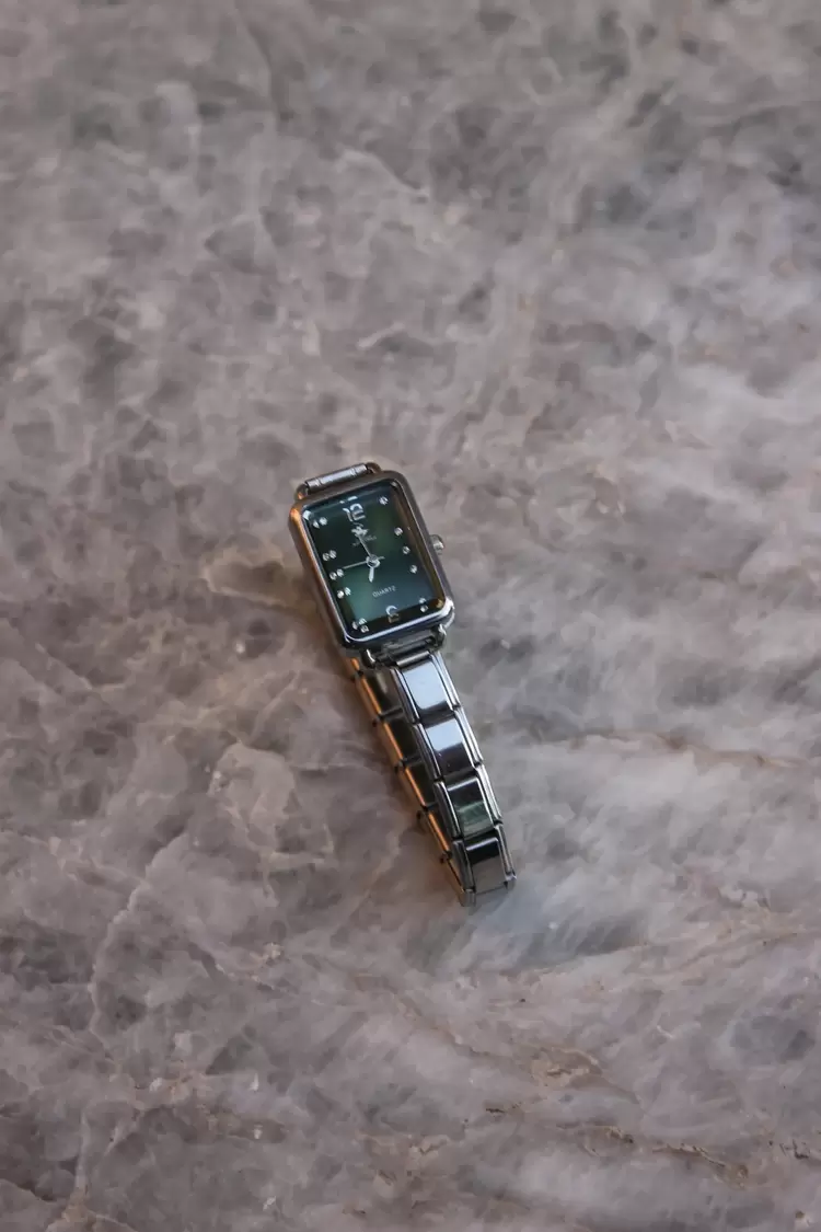Nomi Luxe Green Kare Kadranlı Çelik Kadın Saat