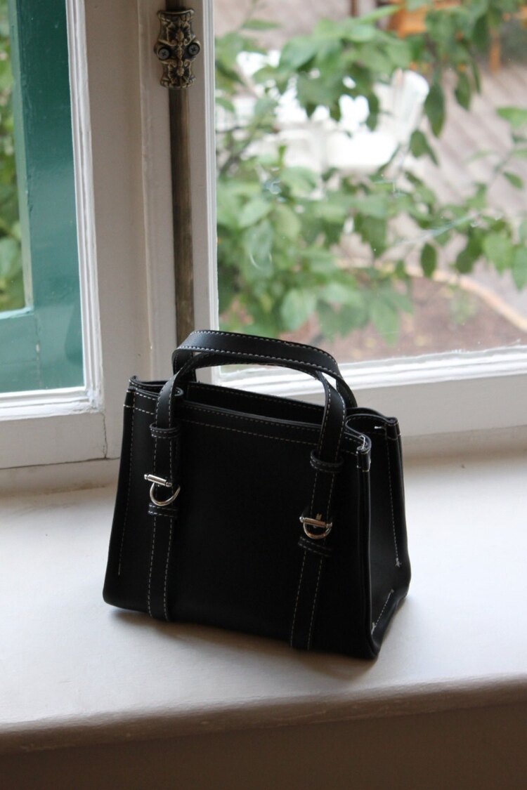 Ivy | Siyah Dikiş Detaylı Tote Çanta
