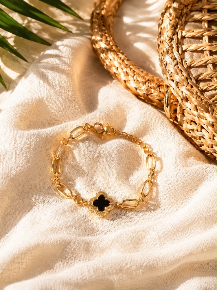 Gold Renk Siyah Yonca Detaylı Kadın Çelik Bileklik