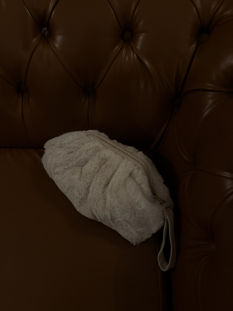 Krem Peluş Clutch