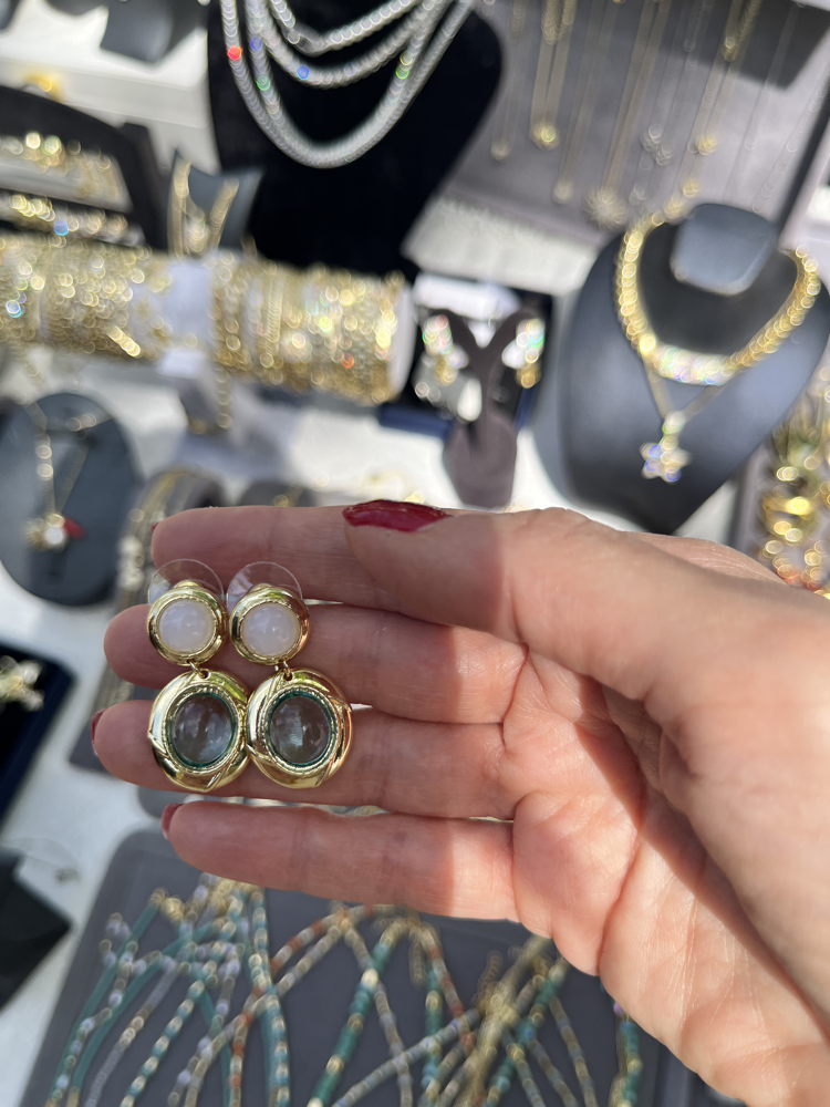 Sallantılı renkli taşlı küpe