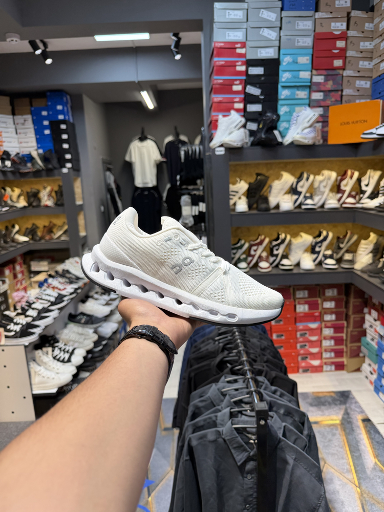 ON Runing Cloud Beyaz