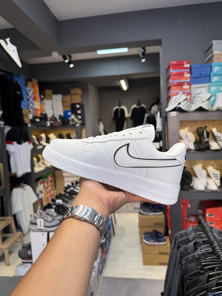 Nike Air Force One Dokulu Beyaz Siyah 