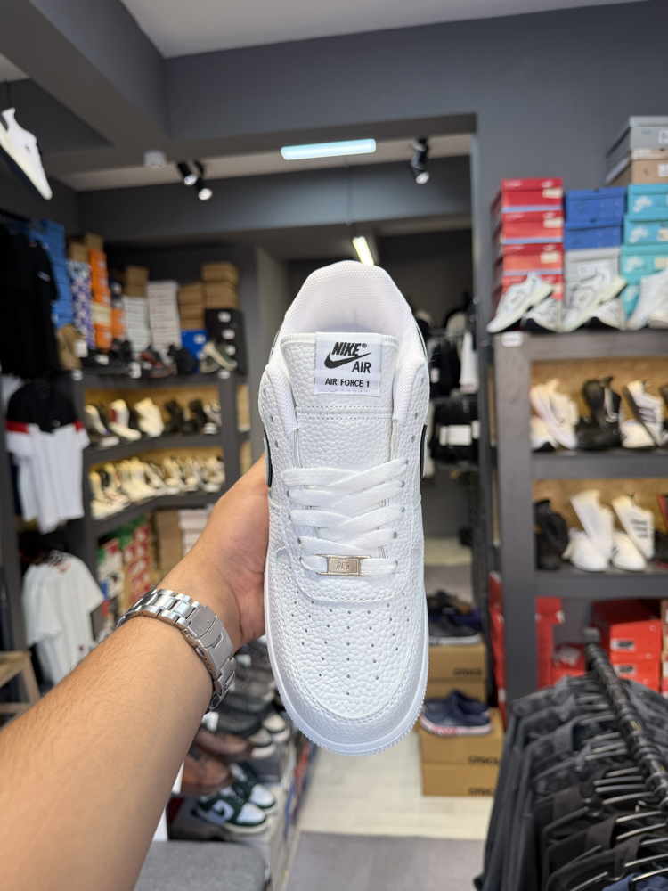 Nike Air Force One Dokulu Beyaz Siyah 