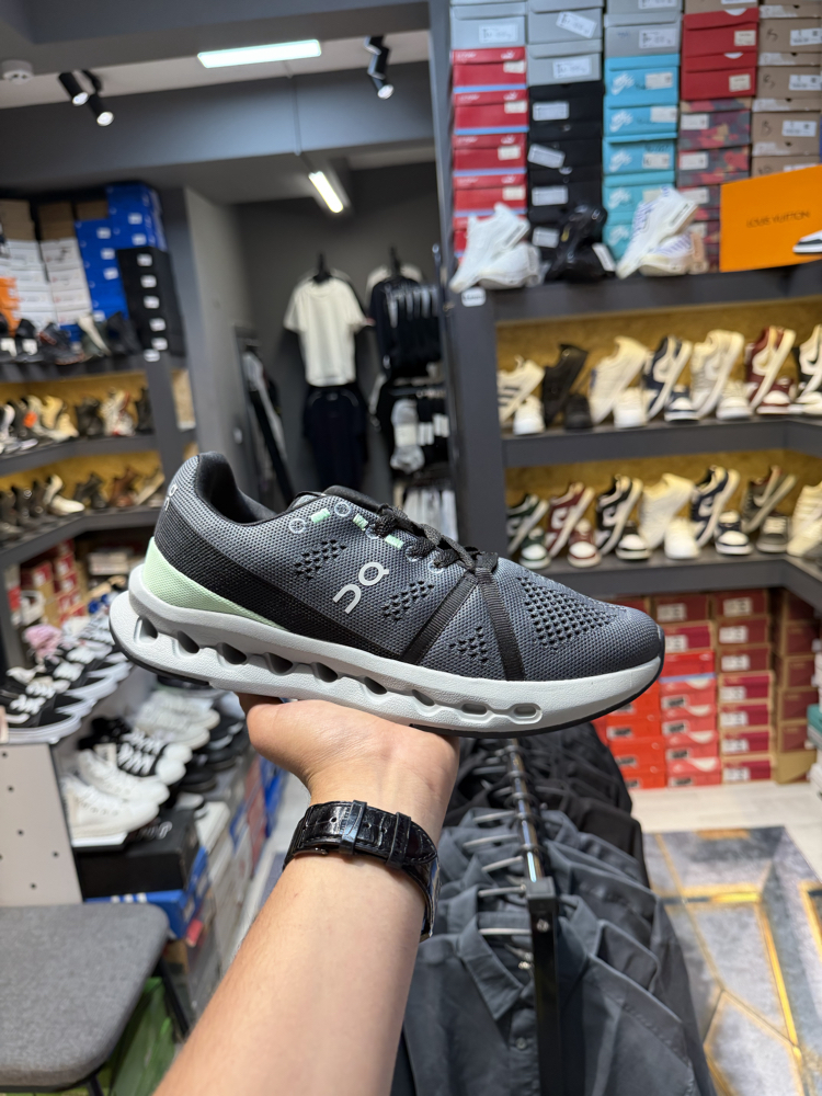 ON Runing Cloud Füme Siyah