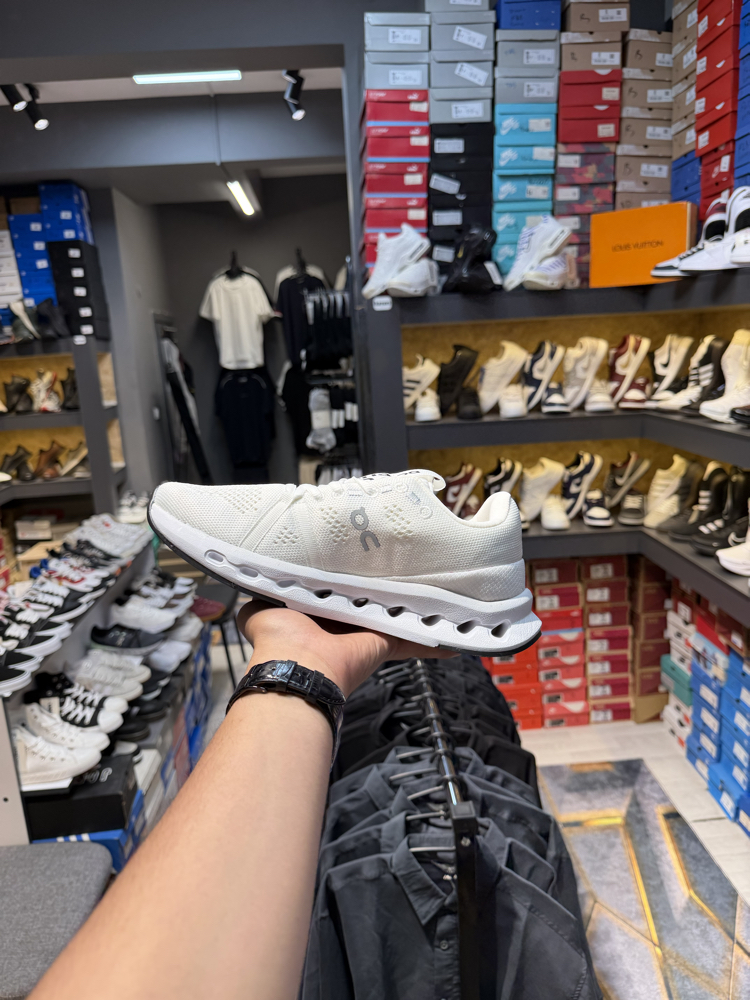 ON Runing Cloud Beyaz