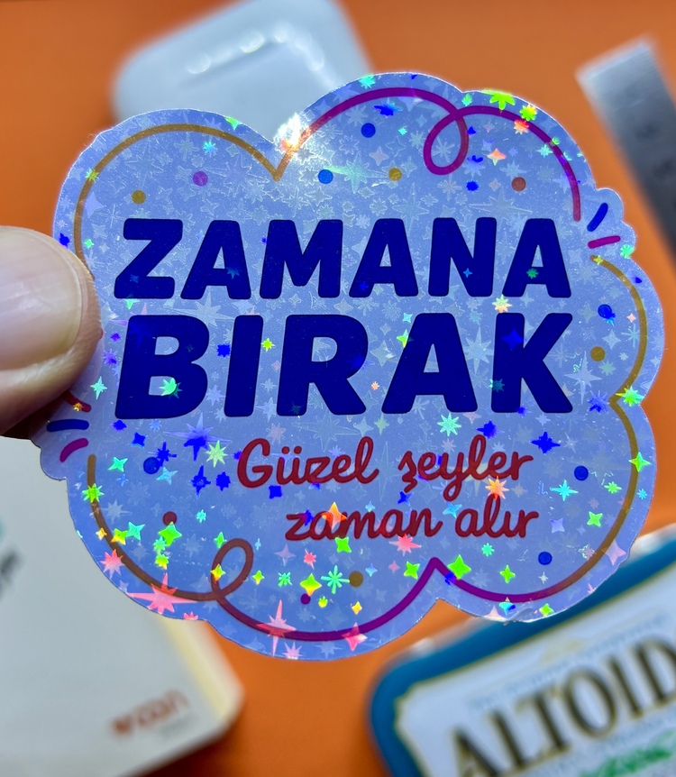 Zamana Bırak Sticker Paketi – 8 Adet Dayanıklı Holografik