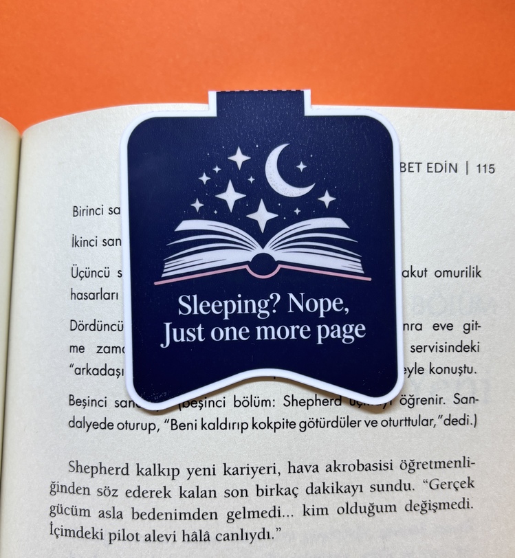 Kitap Ayracı (Mıknatıslı) – “Just One More Page” Mat Laminasyon, Dayanıklı Tasarım