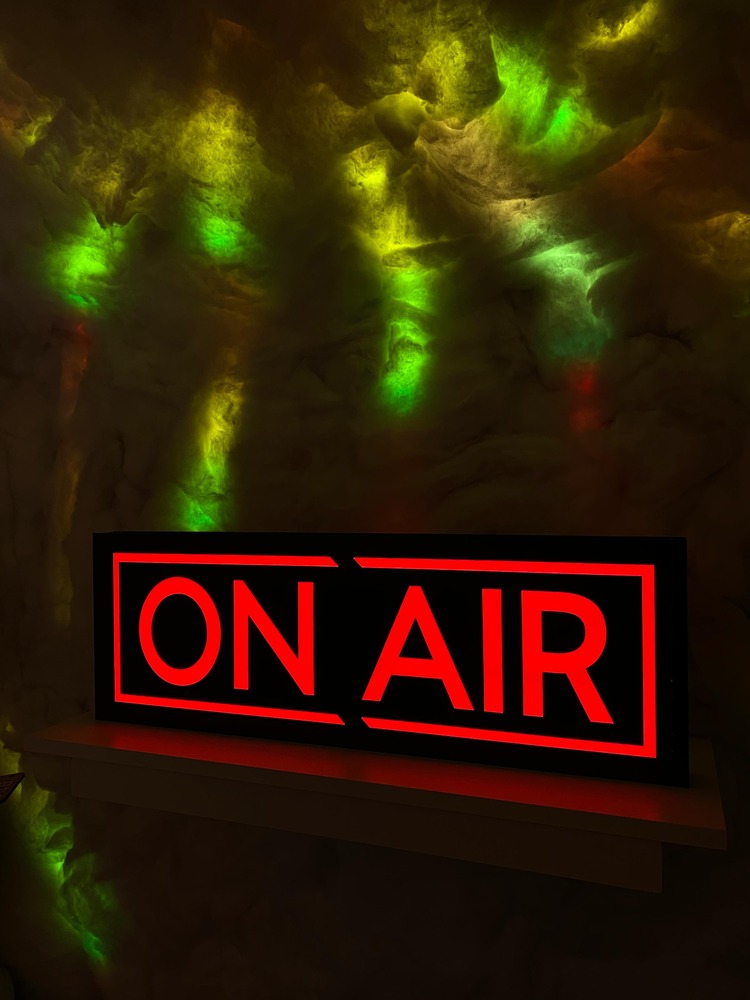 "ON AIR" Işıklı Ahşap Dekor