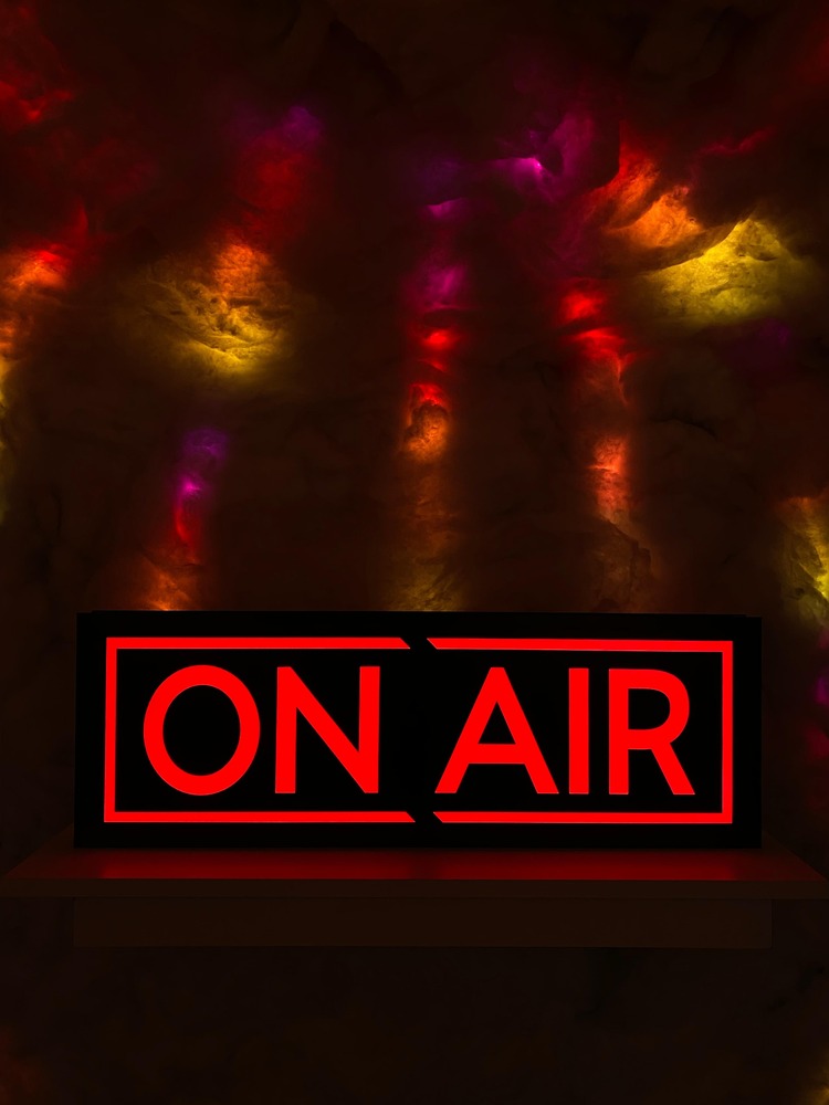 "ON AIR" Işıklı Ahşap Dekor