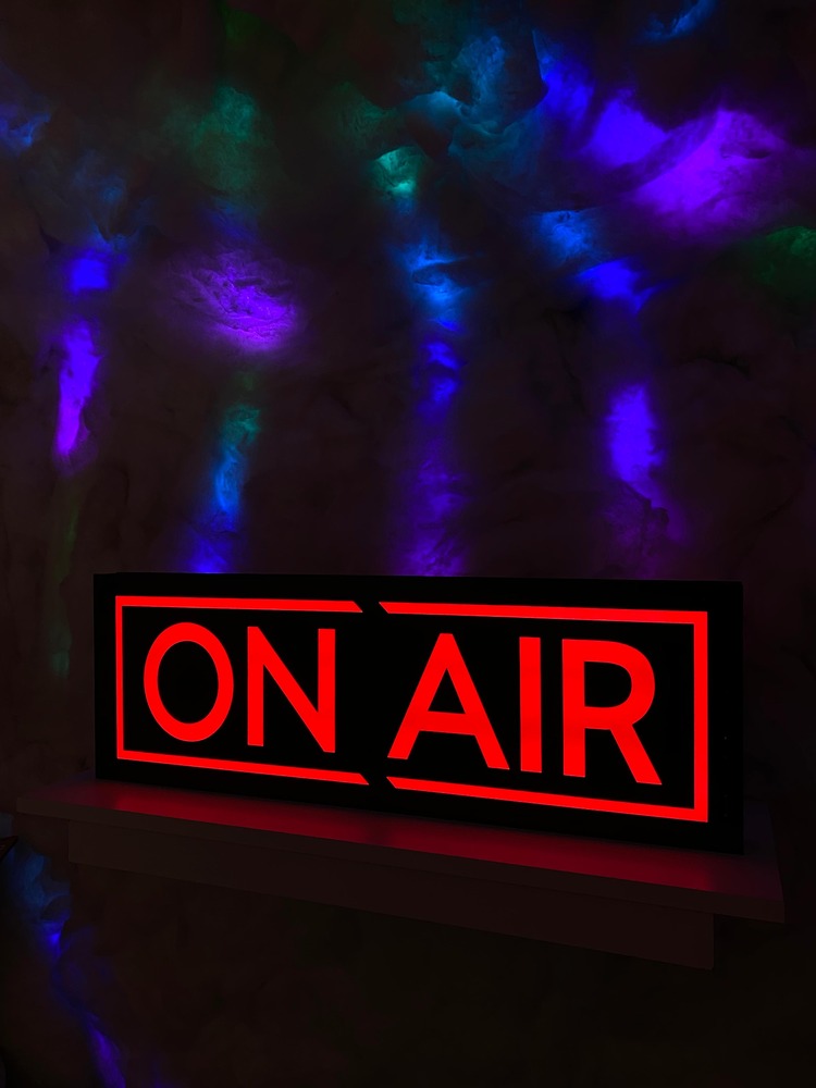 "ON AIR" Işıklı Ahşap Dekor