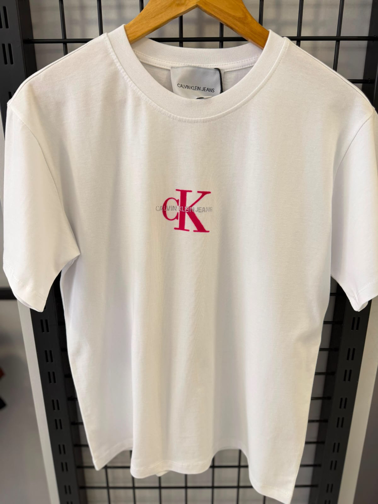 Pembe detay tshirt