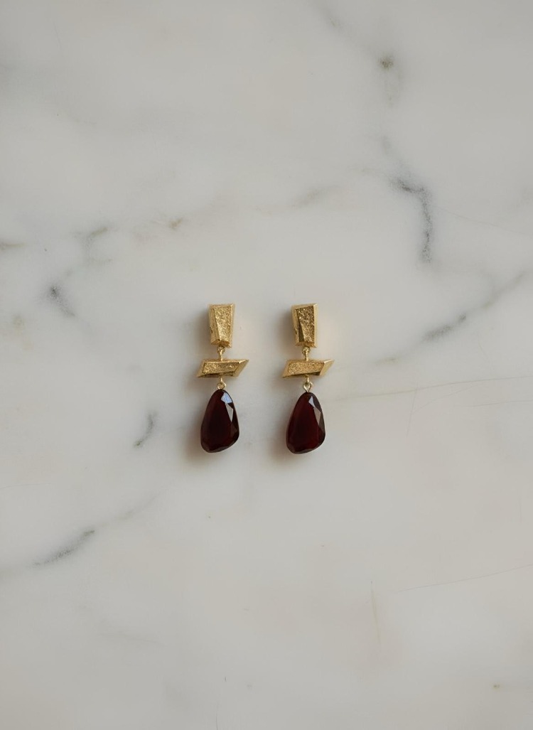 Zara Model Bordo Taşlı Çelik Küpe