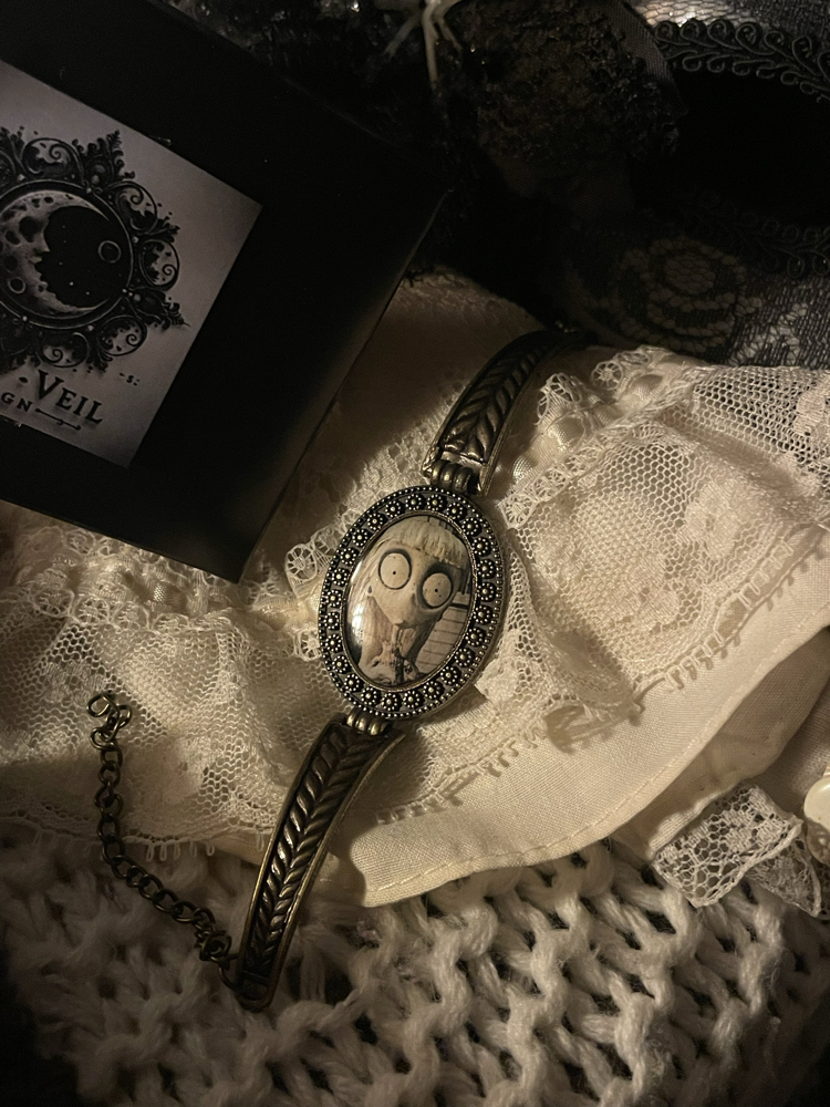 tim burton weird girl bileklik