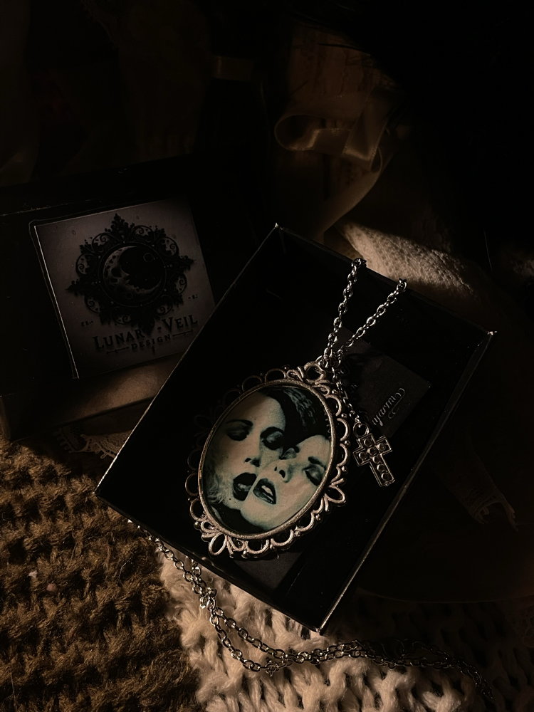 type o negative bloody kisses haç kolye