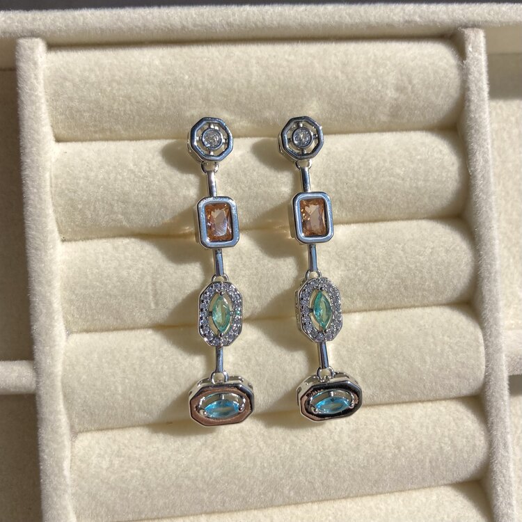 Çelik Silver Renki Taşlı Küpe