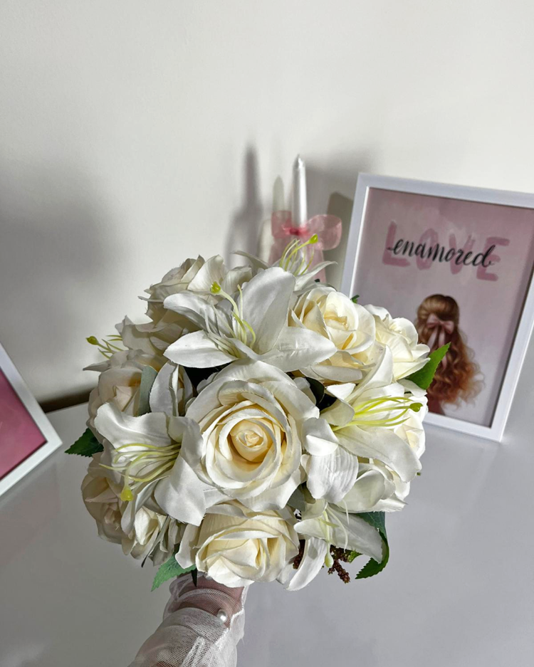 Ivy White Gül ve Lilyum Gelin Buketi