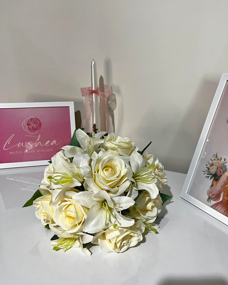 Ivy White Gül ve Lilyum Gelin Buketi