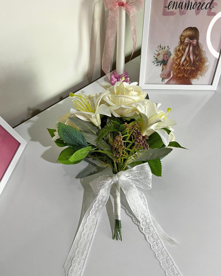 Ivy White Gül ve Lilyum Gelin Buketi